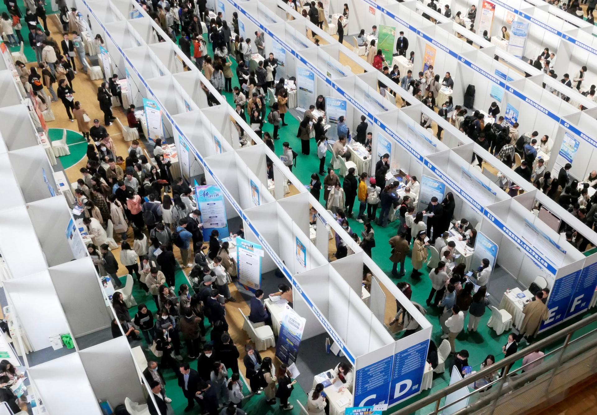 人民网评：“互联网+就业”助力高校毕业生“云求职”